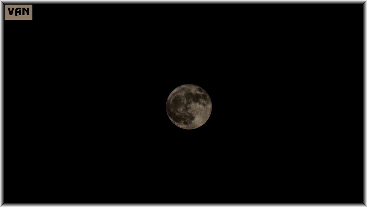 Van'da dolunay güzelliği