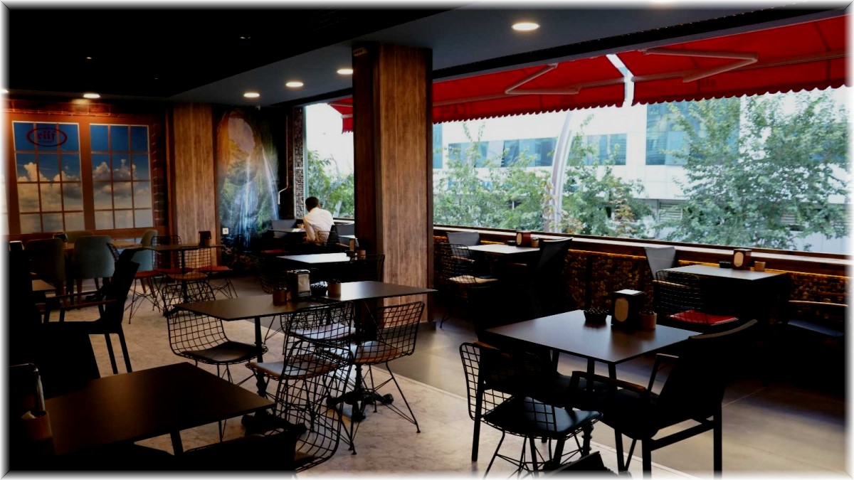 Van'da Elif Pastaneleri yenilenen yüzüyle hizmetine devam ediyor