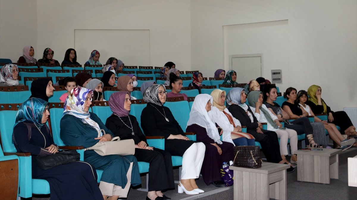 Van'da erken yaşta evlilik semineri düzenlendi