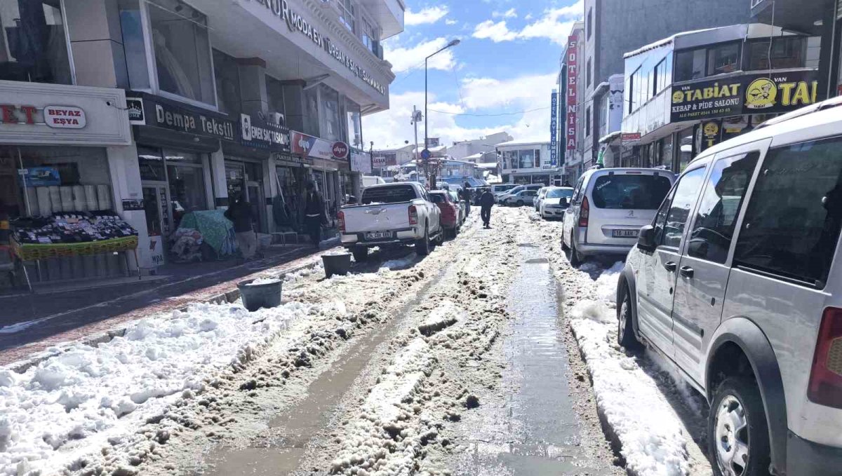 Van'da esnaf ve vatandaşlardan "altyapı ve temizlik" tepkisi