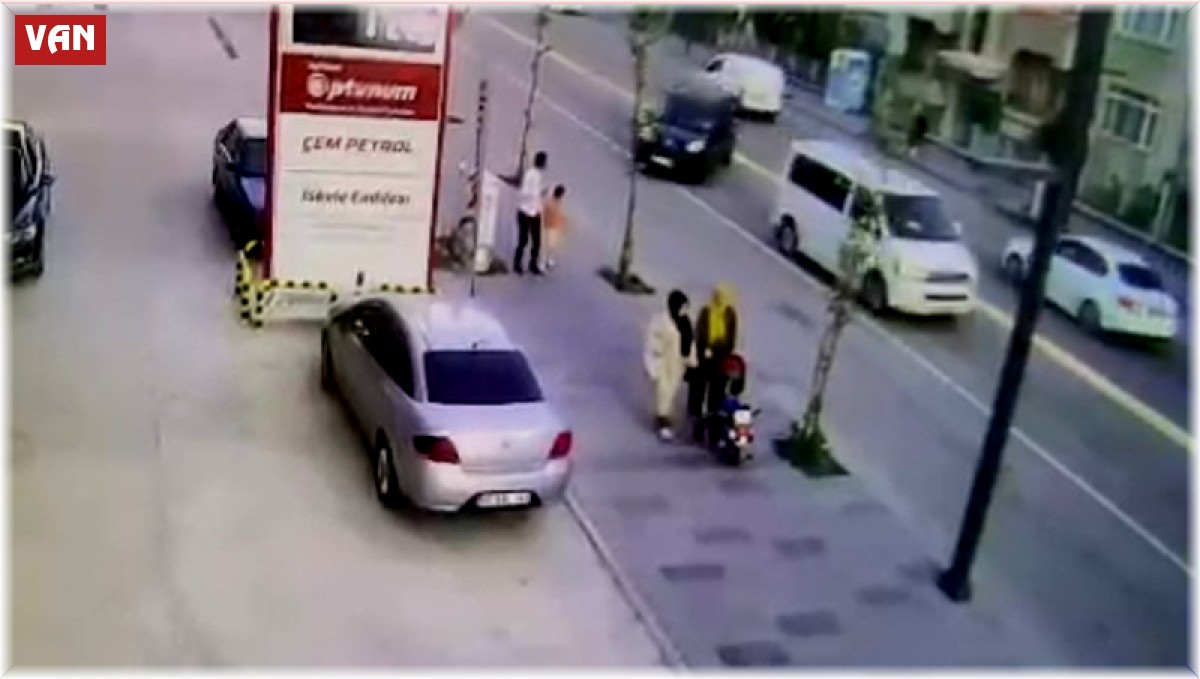 Van'da feci kaza: Kadınlar bebek arabasıyla havaya savruldu