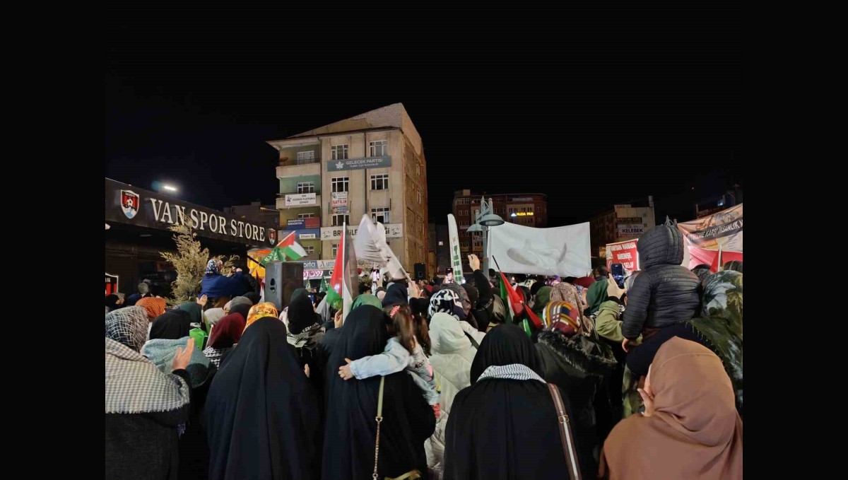 Van'da Gazze için tekbir sesleri yükseldi