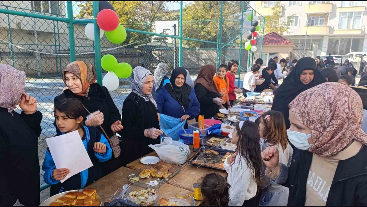 Van'da Gazze yararına hayır panayırı düzenlendi