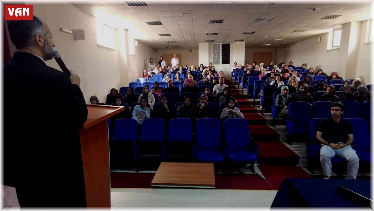 Van'da "Gençlik ve Sorumluluk" konulu konferansları