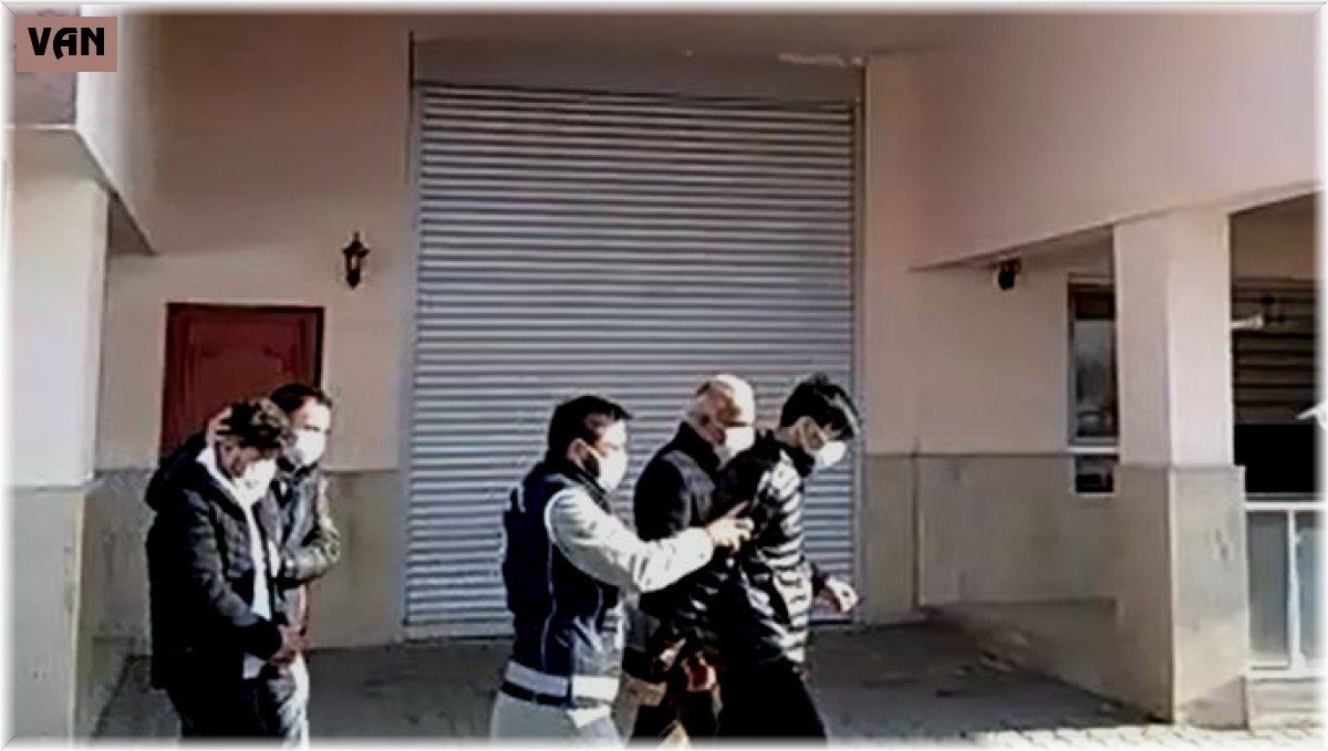 Van'da göçmen kaçakçılığı yapan 12 organizatör yakalandı