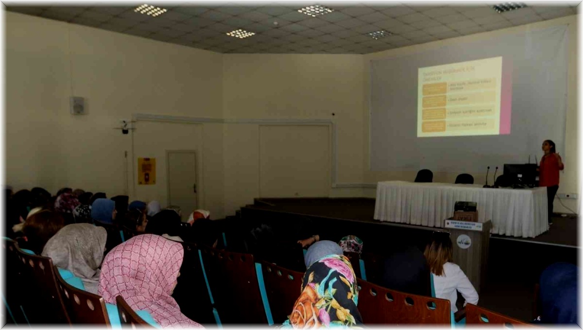 Van'da 'Gönülden Gönüle Dost Sohbetleri' devam ediyor