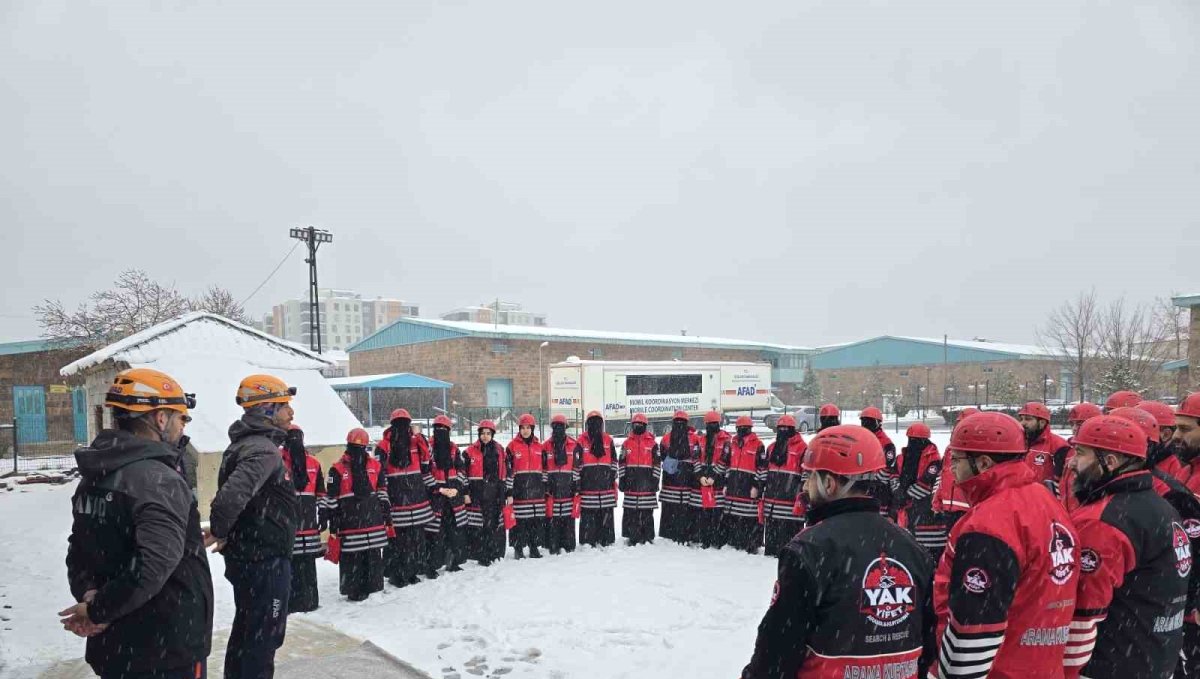 Van'da gönüllü ekip AFAD akreditasyonunu başarıyla aldı