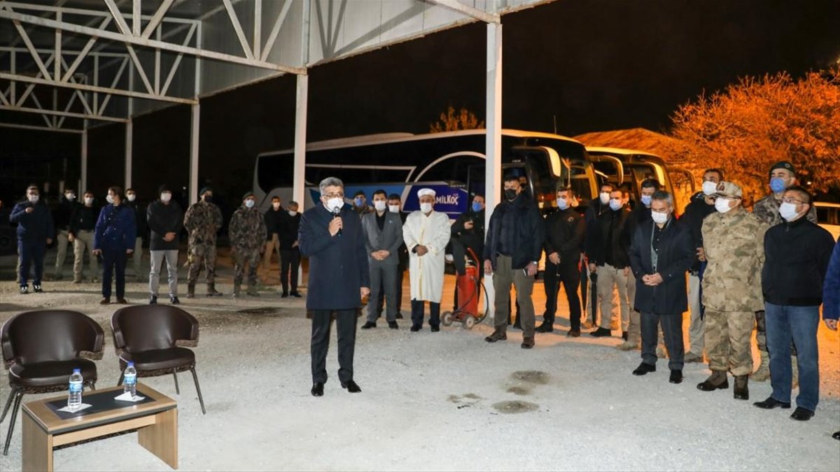 Van'da görev yapan polis özel harekat timleri Suriye'ye uğurlandı