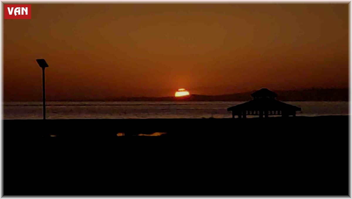 Van'da gün batımı güzelliği