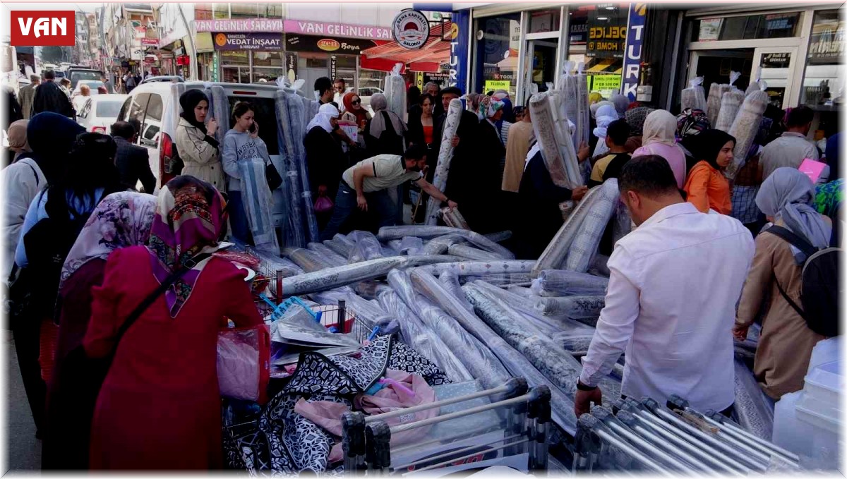 Van'da halı kampanyasında izdiham yaşandı