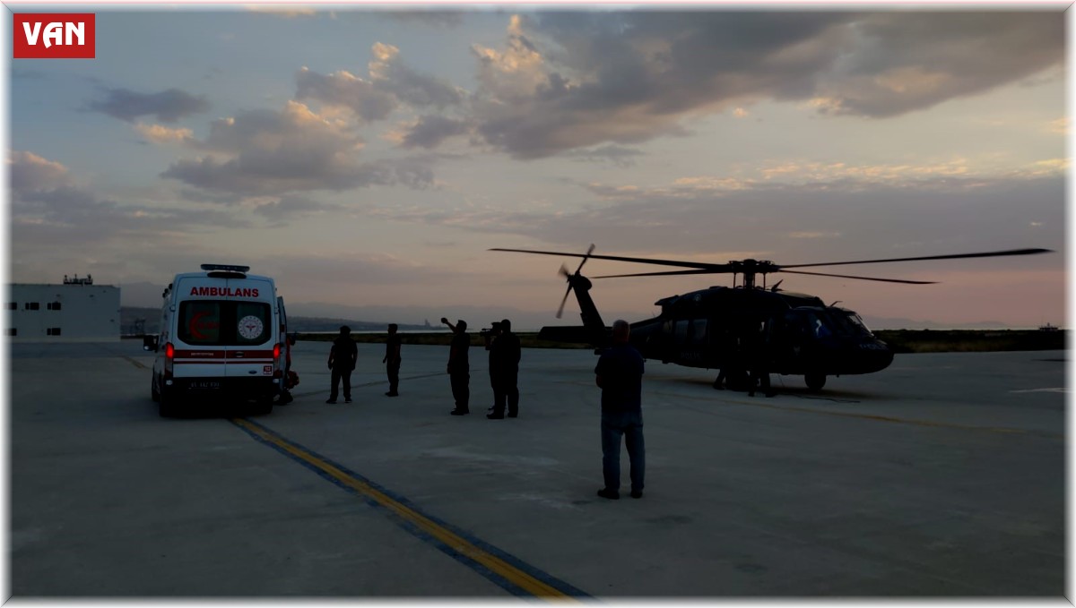 Van'da hamile kadın Skorsky helikopterle hastaneye ulaştırıldı