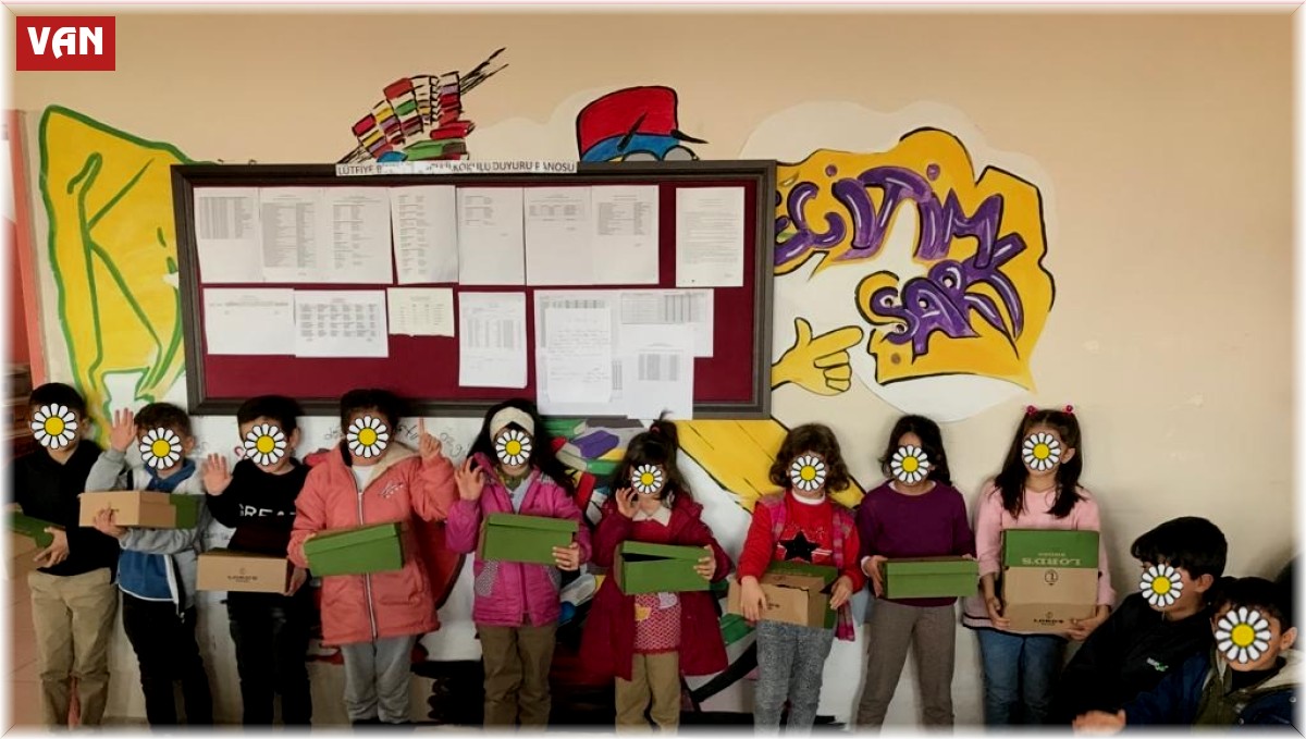 Van'da ihtiyaç sahibi çocuklara kışlık bot ve mont desteği