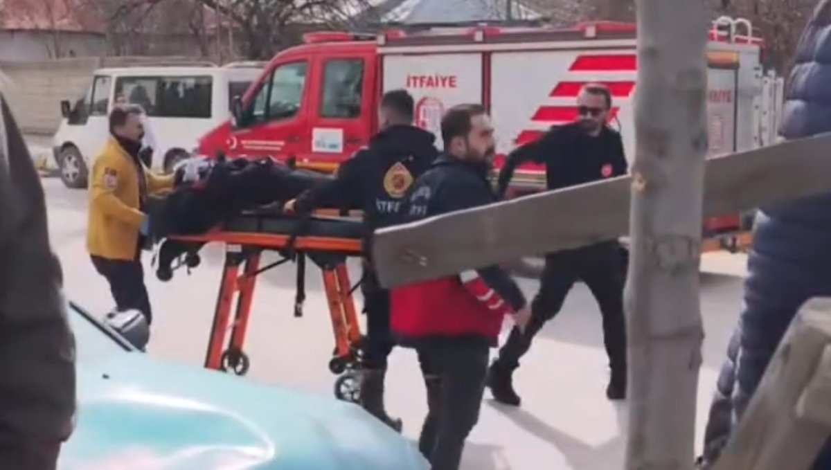 Van'da iki otomobil çarpıştı: 5 yaralı