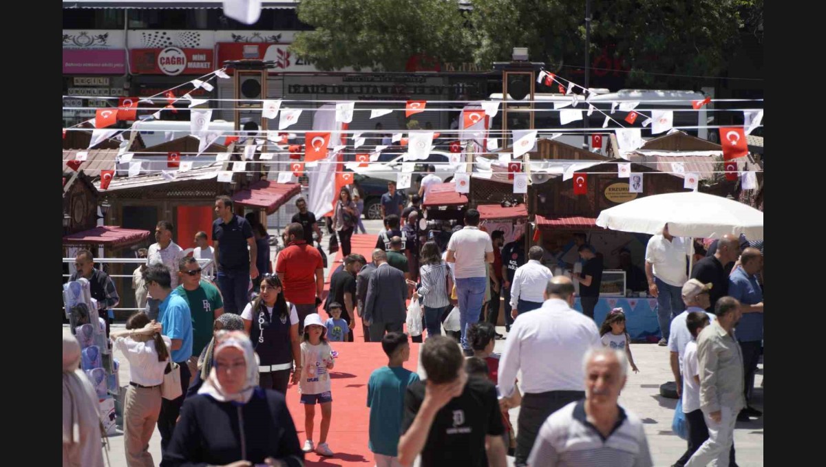 Van'da 'İşyurtları Ürün ve El Sanatları Fuarı' devam ediyor