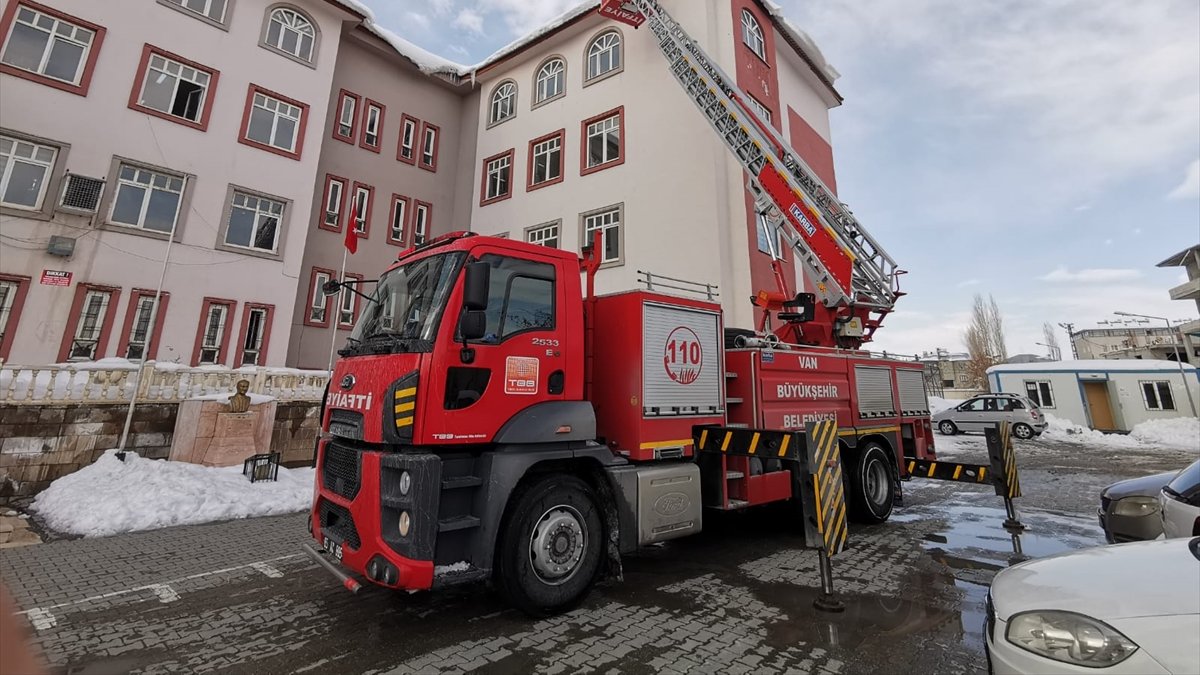 Van'da itfaiye ekipleri bir yılda 10 bin 61 olaya müdahale etti