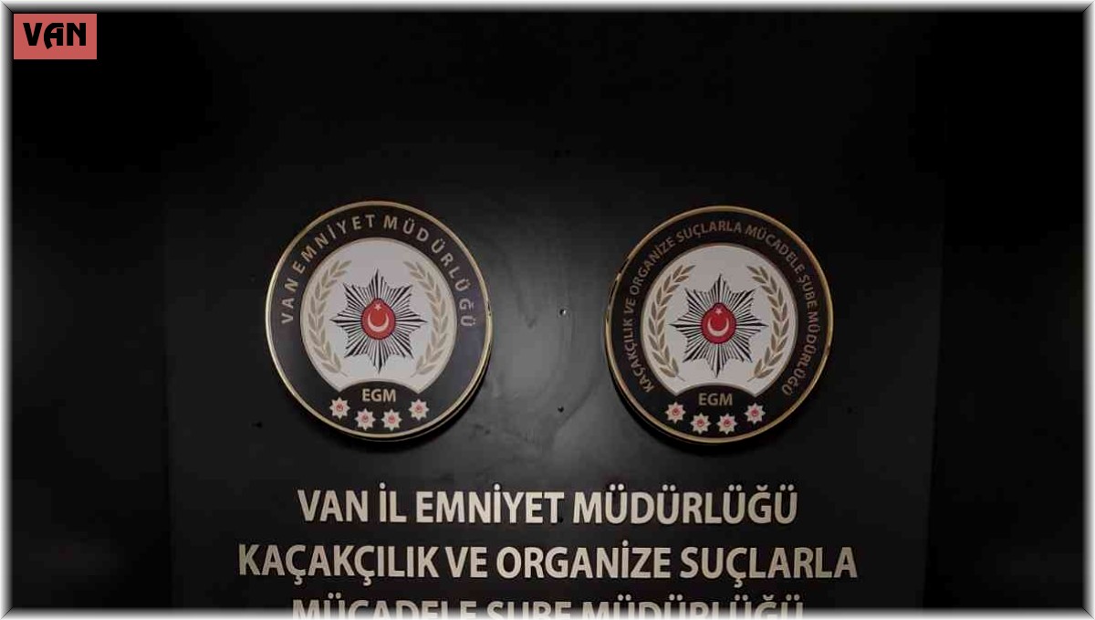 Van'da kaçak cep telefonu ve ilaç ile sahte para ele geçirildi