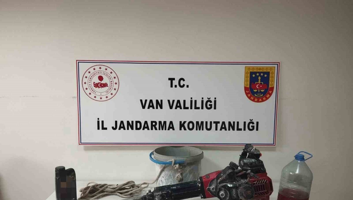 Van'da kaçak kazı yapan 4 kişiye adli işlem yapıldı
