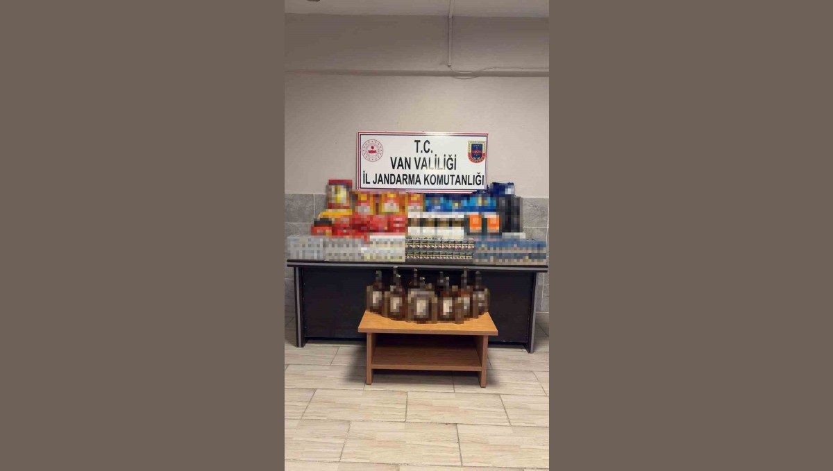 Van'da kaçak sigara, alkol ve gıda ürünü ele geçirildi