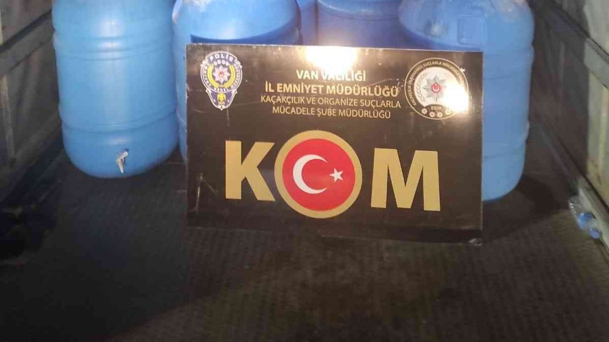 Van'da kaçak sigara ve alkol ele geçirildi