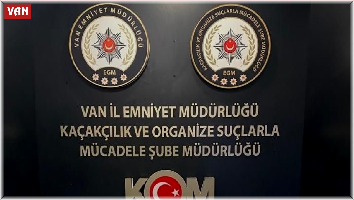 Van'da kaçak sigara ve cep telefonu ele geçirildi