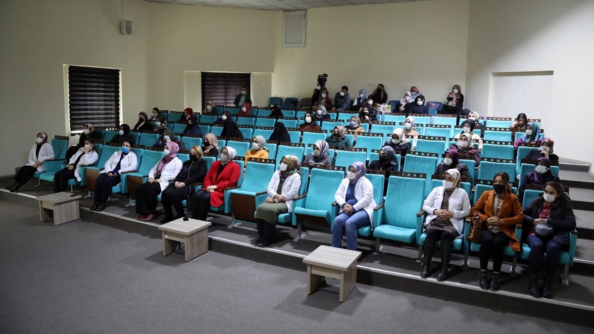 Van'da kadınlara aile içi sağlıklı iletişim semineri verildi