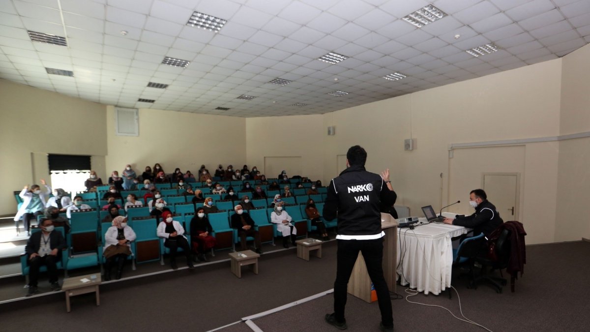 Van'da kadınlara uyuşturucu ile mücadele semineri