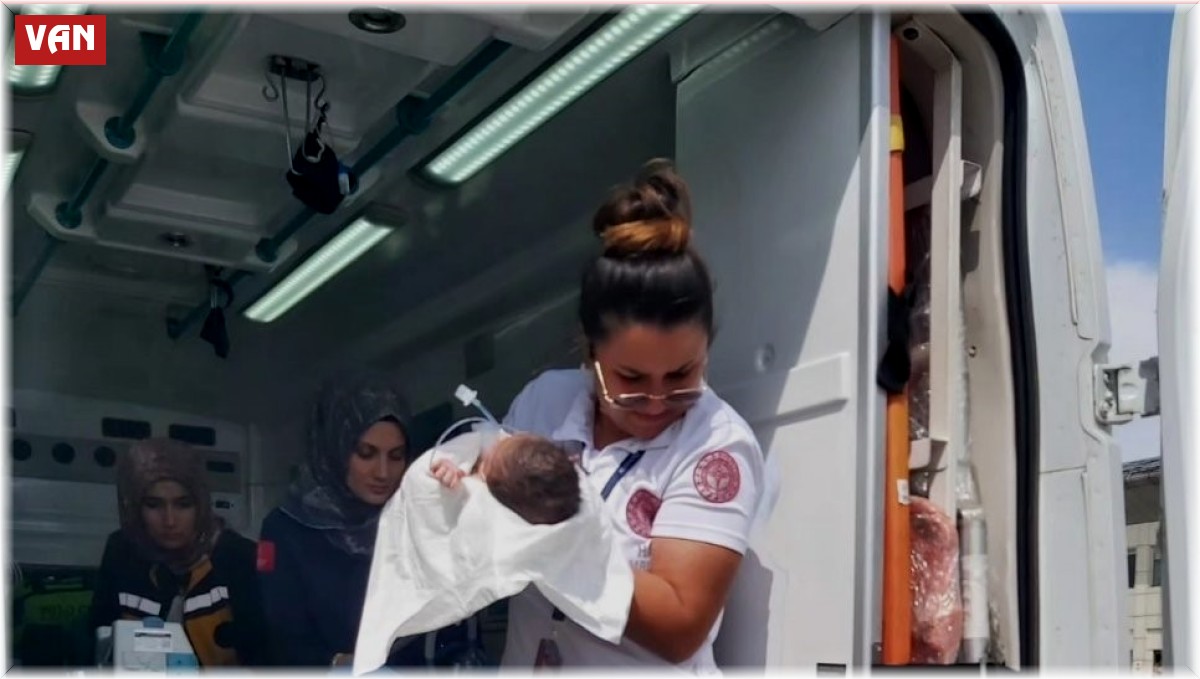 Van'da kalp hastası bebek için ambulans uçak havalandı