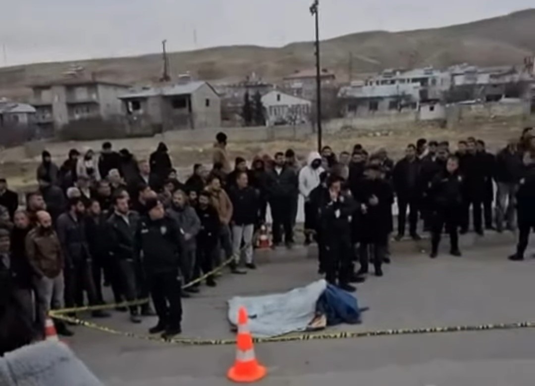 Van'da kamyonun çarptığı çocuk hayatını kaybetti