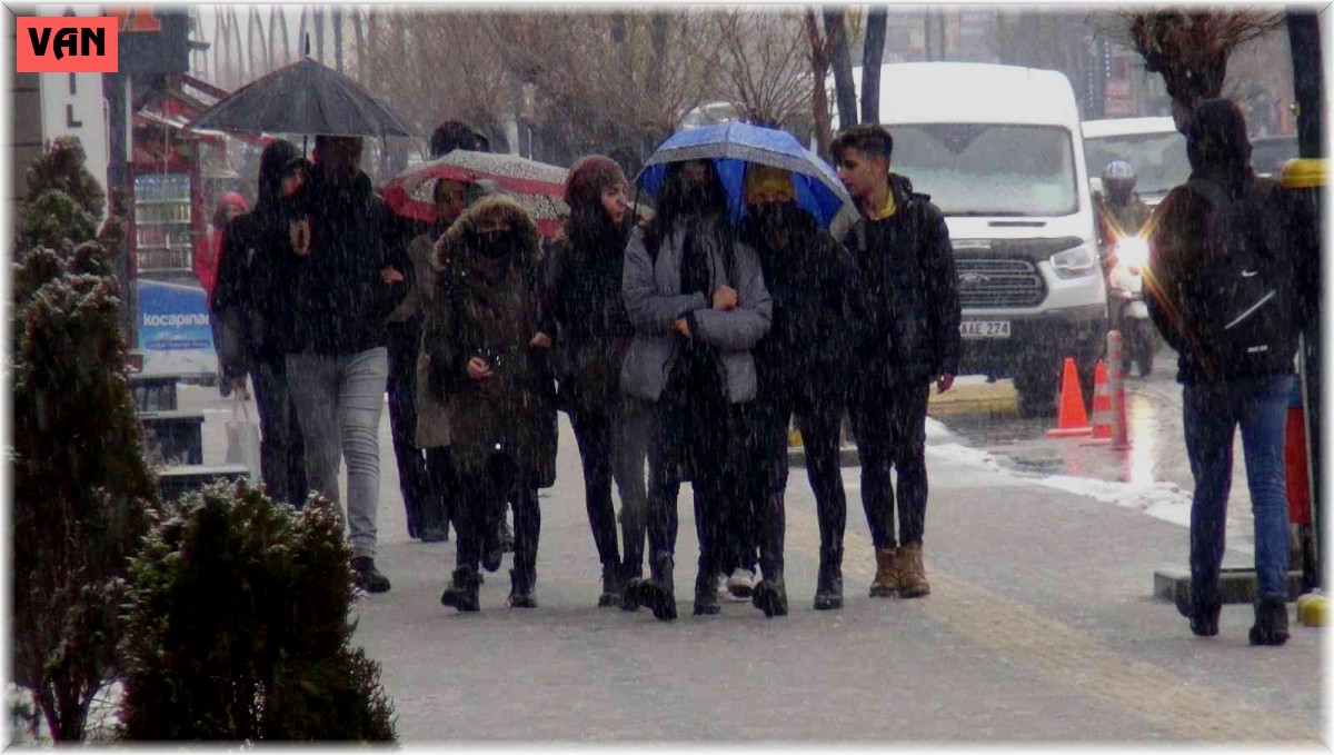Van'da kar yağışı