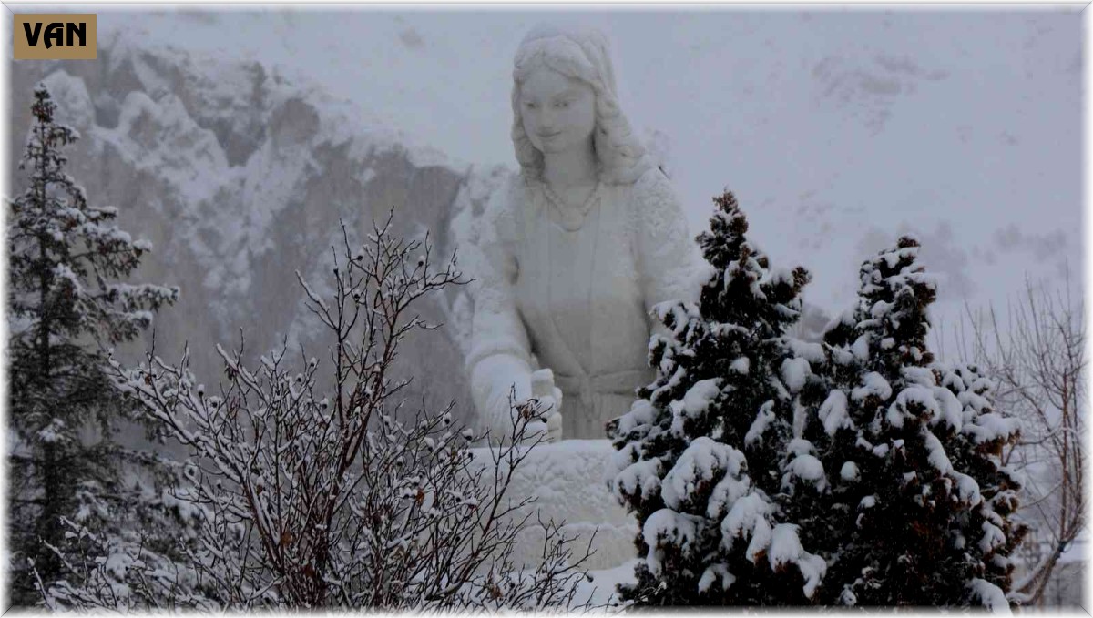 Van'da kar yağışı kartpostallık görüntüler oluşturdu