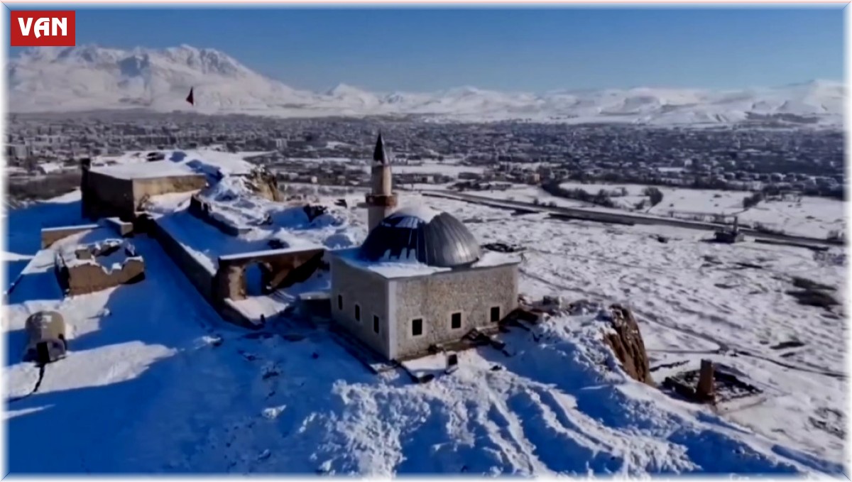 Van'da kar yağışı sonrası kartpostallık görüntüler oluştu