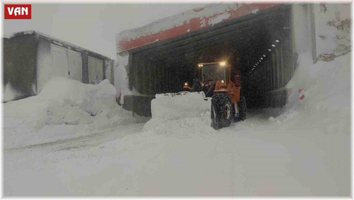 Van'da kar yağışı yüksek kesimlerde etkili oluyor
