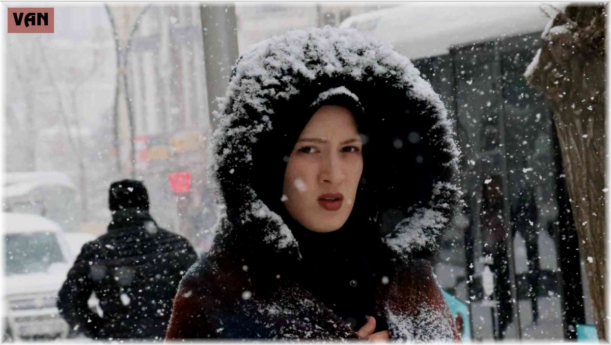 Van'da kar yağışıyla 135 yerleşim yerine ulaşılamıyor