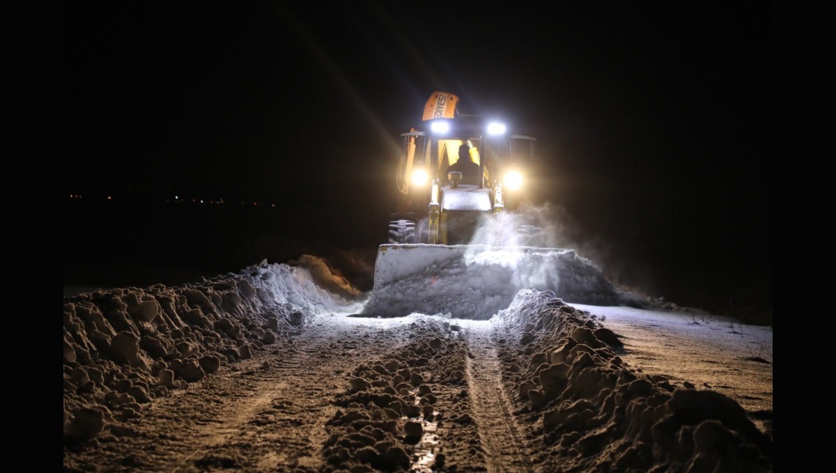 Van'da kardan dolayı kapanan 625 yoldan 469'u açıldı