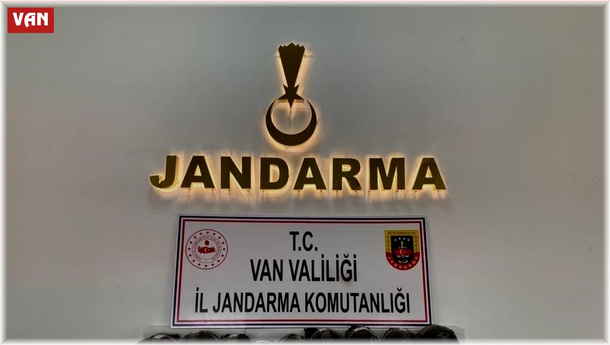 Van'da kayalıklara gizlenmiş 36 kilogram esrar ele geçirildi