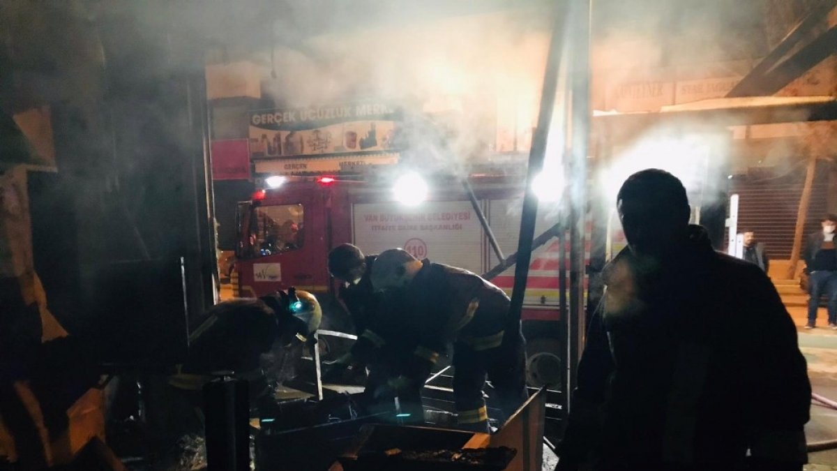 Van'da korkutan yangın