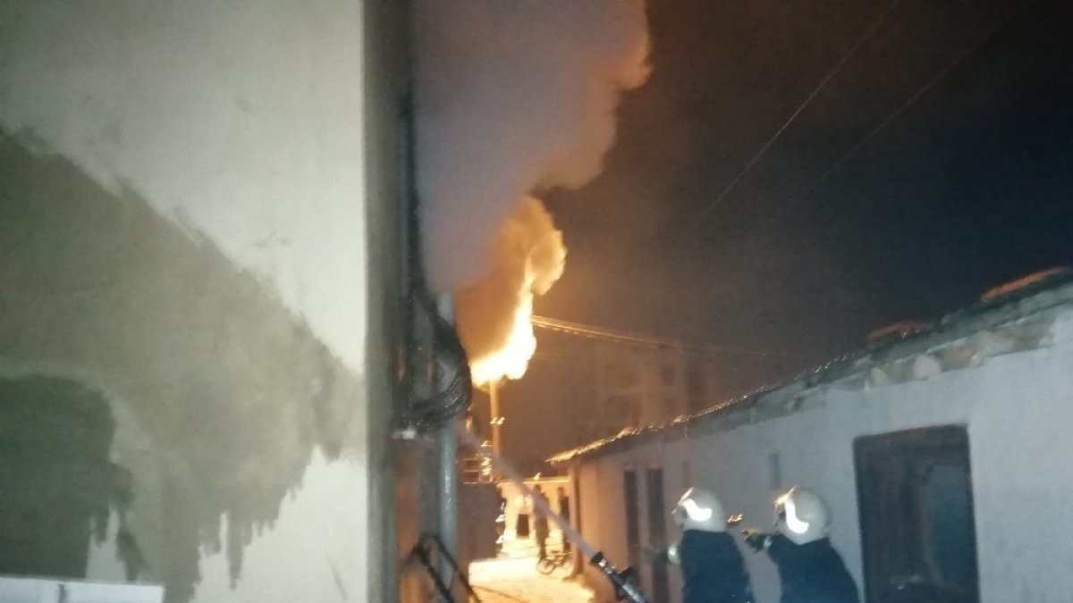 Van'da korkutan yangın