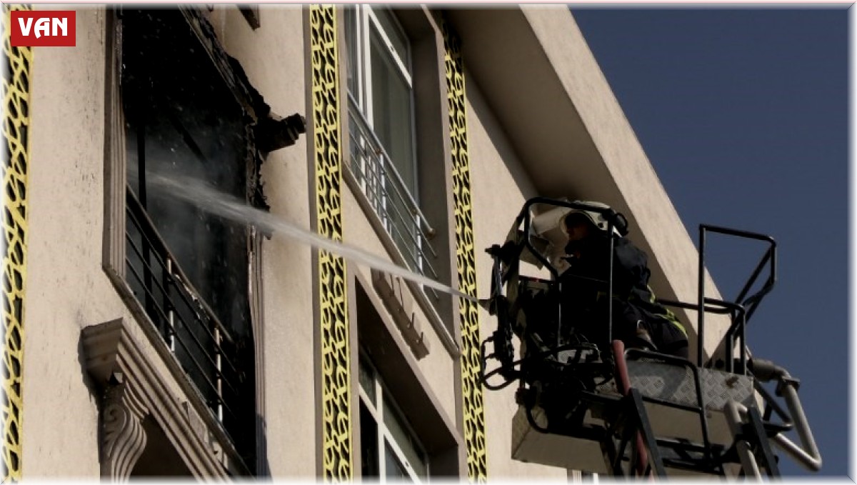 Van'da korkutan yangın: Bir kişi dumandan etkilendi