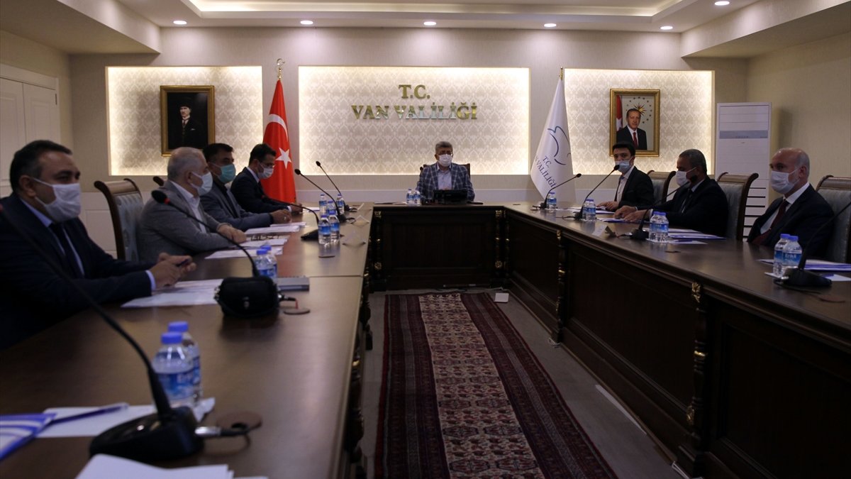 Van'da Kovid-19 tedbirleri kapsamında toplu ulaşım araçlarında ayaktaki yolculara da ceza yazılacak