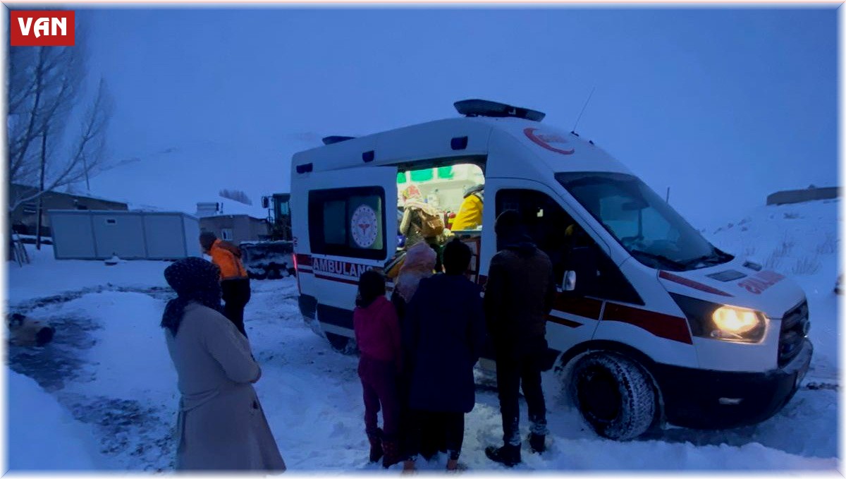 Van'da köyde kardan mahsur kalan hamile kadın hastaneye ulaştırıldı