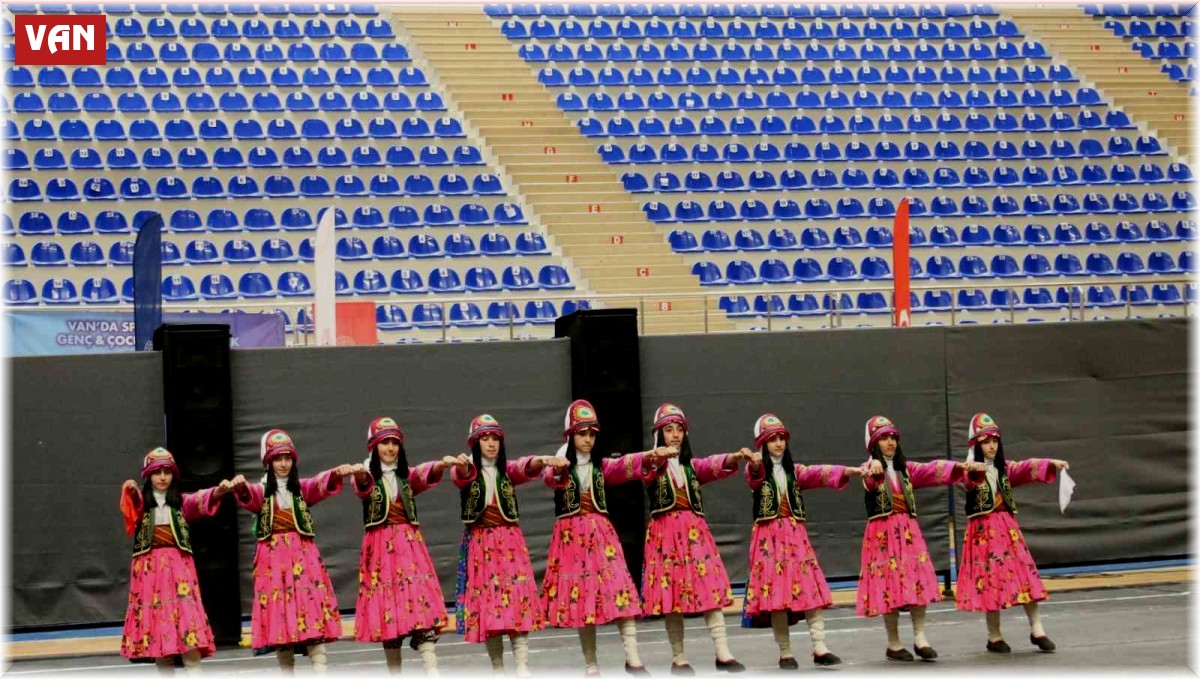 Van'da Kulüplerarası Halkoyunları Yarışması sona erdi