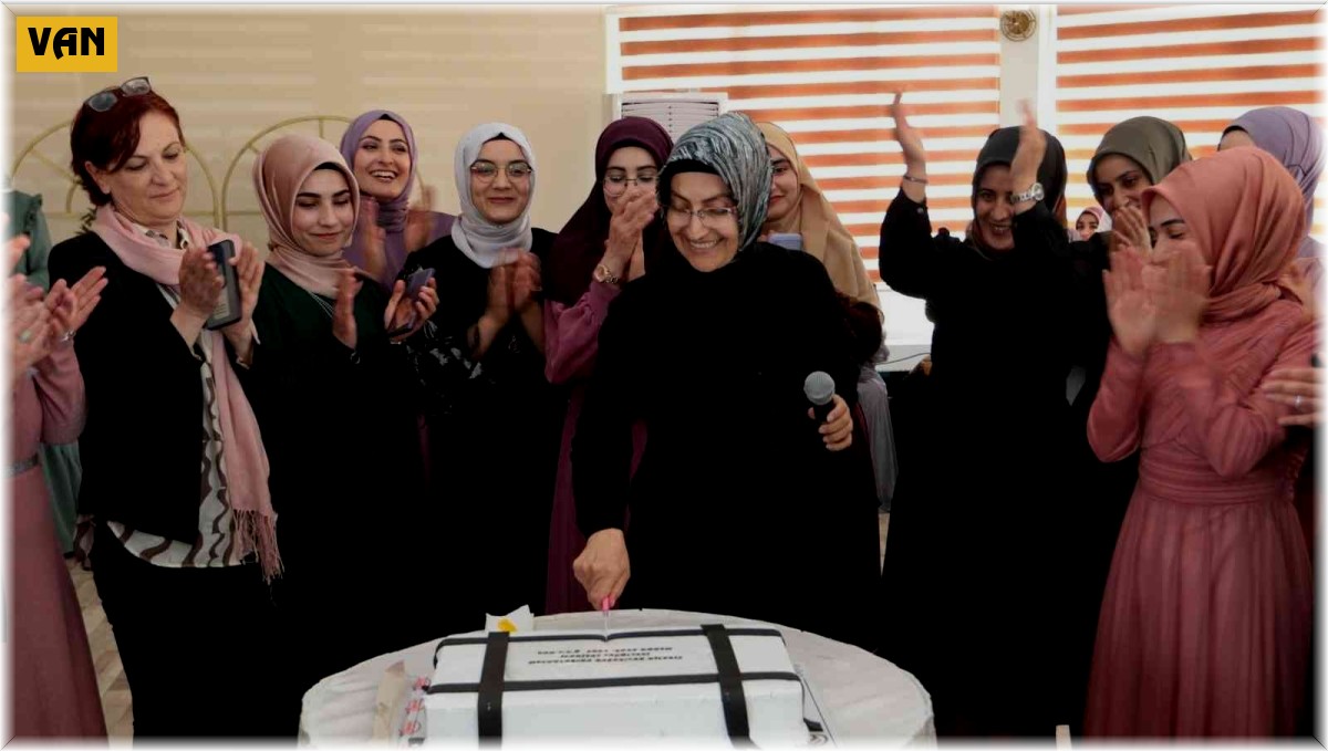 Van'da Kur'an-ı Kerim'i hatim eden öğrenciler için program düzenledi