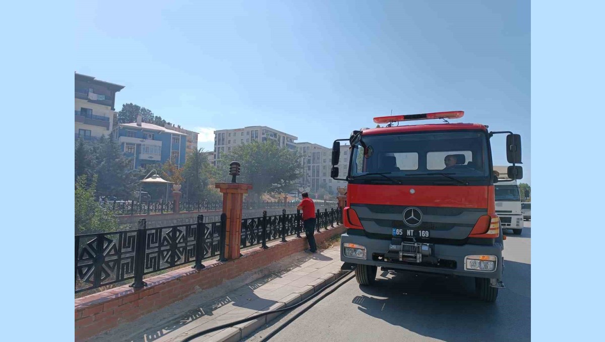 Van'da kuru ot yangını