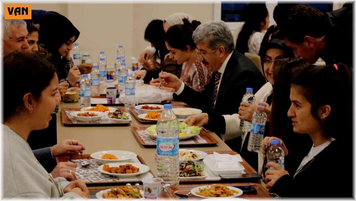 Van'da KYK yurtlarında iftar programı