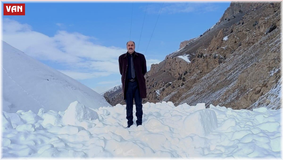 Van'da mahalle yoluna çığ düştü