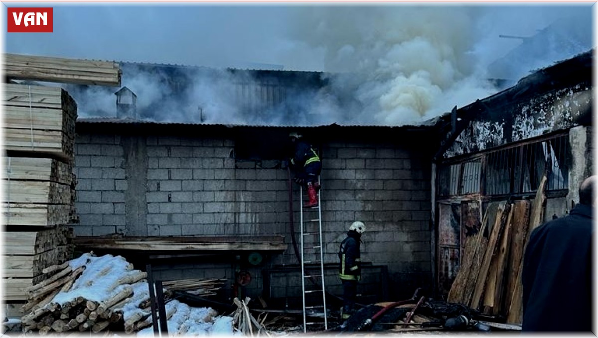 Van'da marangozlar sitesinde iş yeri yangını