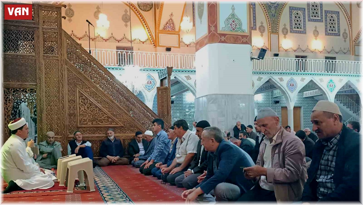 Van'da Mevlit Kandili ihya edildi