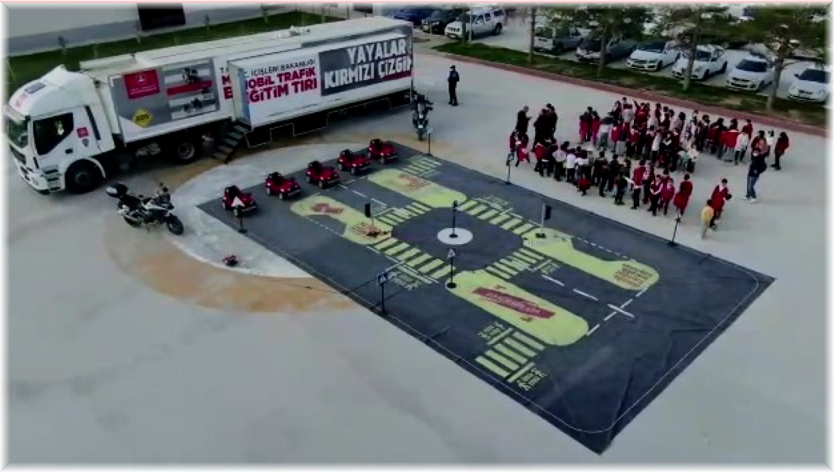Van'da mobil trafik eğitim tırında 8 okuldan katılan 720 öğrenciye eğitim verildi