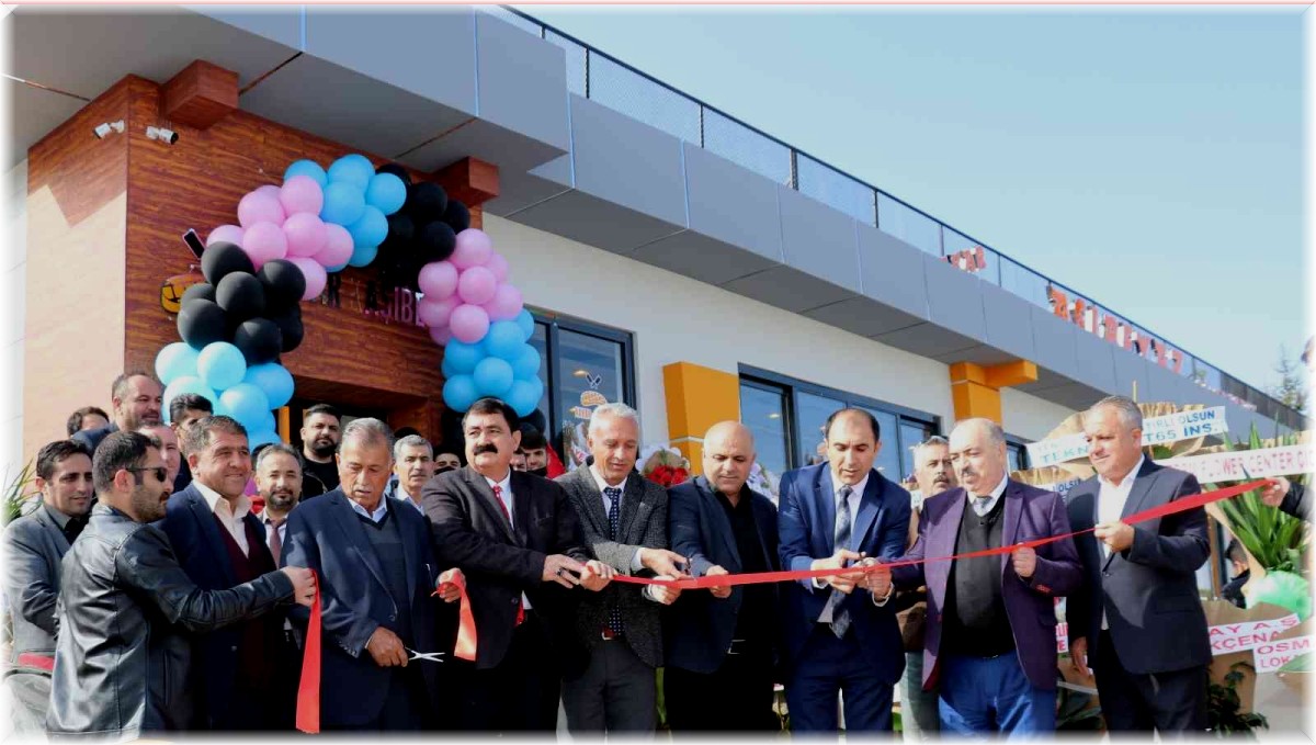 Van'da Nahar Aşıbeyaz Restaurant gerçekleştirilen görkemli bir açılışla hizmete başladı