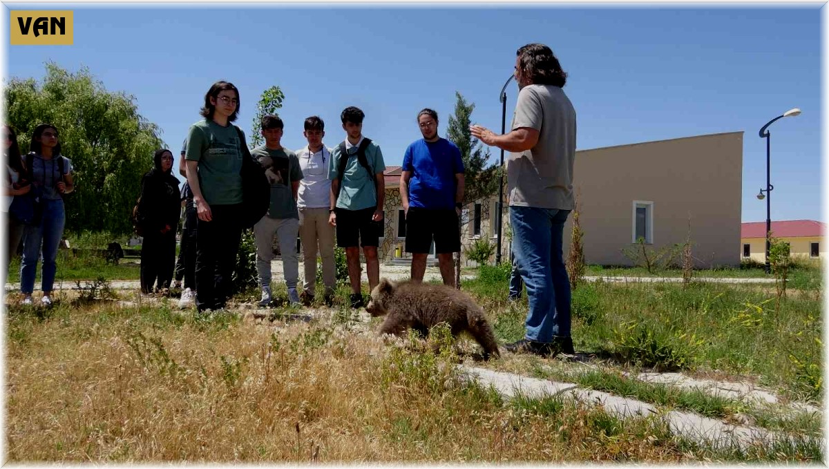 Van'da öğrenciler YKS öncesi stres attı